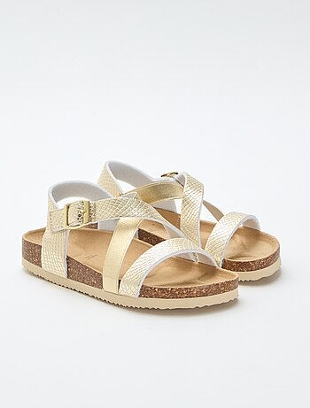 Sandalias con tiras cruzadas