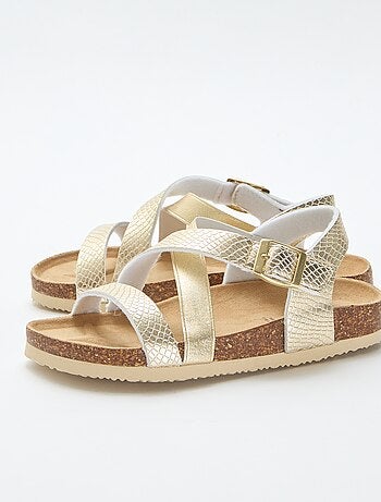 Sandalias con tiras cruzadas