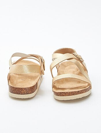 Sandalias con tiras cruzadas