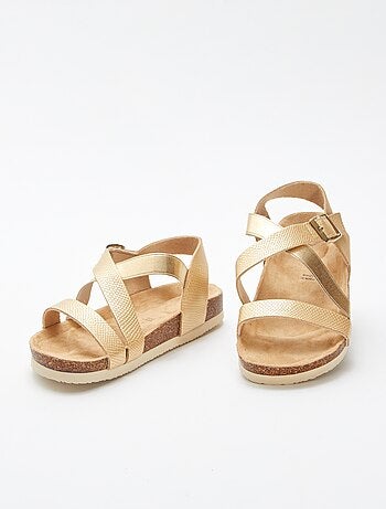 Sandalias con tiras cruzadas