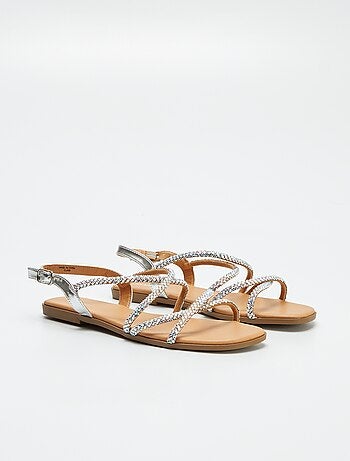 Sandalias con tiras cruzadas con strass