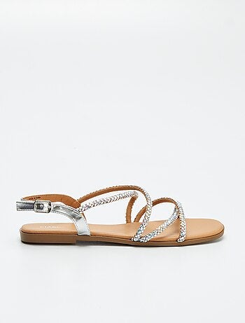 Sandalias con tiras cruzadas con strass
