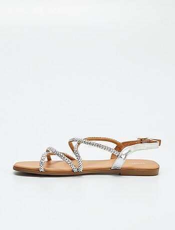 Sandalias con tiras cruzadas con strass