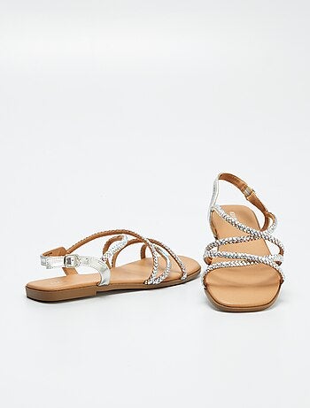 Sandalias con tiras cruzadas con strass