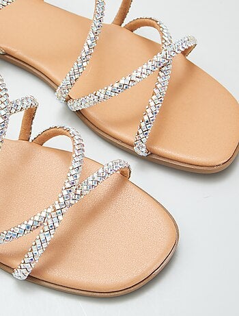Sandalias con tiras cruzadas con strass
