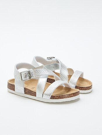 Sandalias con tiras cruzadas