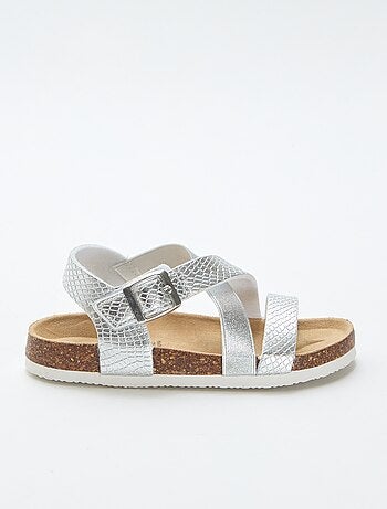 Sandalias con tiras cruzadas
