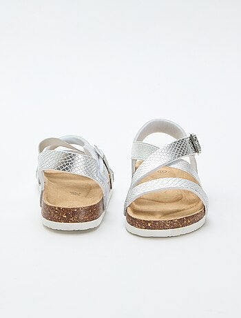 Sandalias con tiras cruzadas