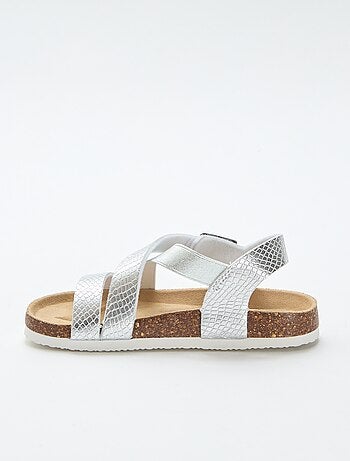 Sandalias con tiras cruzadas