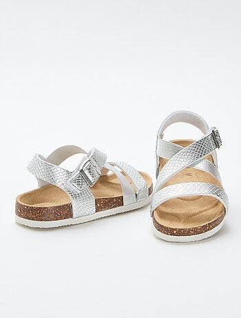 Sandalias con tiras cruzadas