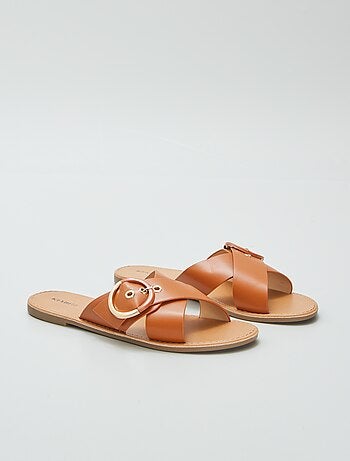 Sandalias con tiras cruzadas
