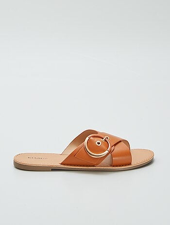 Sandalias con tiras cruzadas