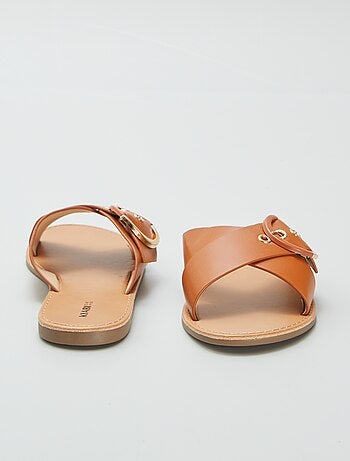 Sandalias con tiras cruzadas