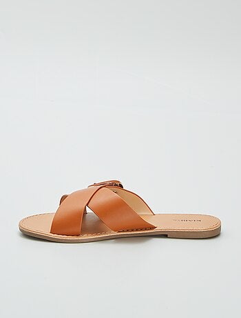 Sandalias con tiras cruzadas