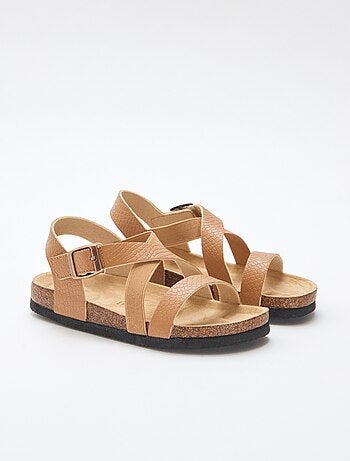Sandalias con tiras cruzadas