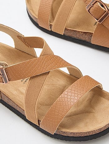 Sandalias con tiras cruzadas