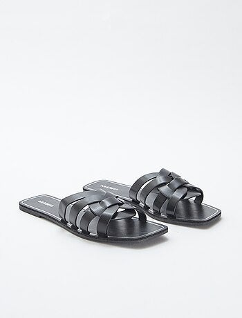 Sandalias con tiras cruzadas