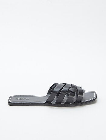 Sandalias con tiras cruzadas