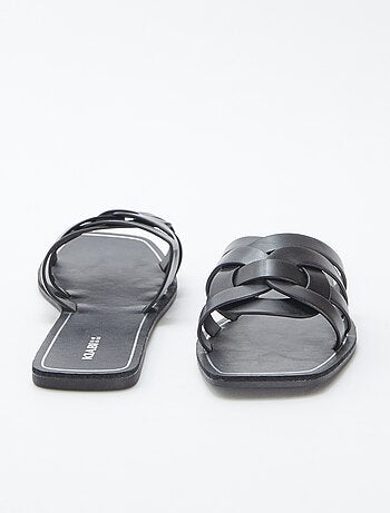 Sandalias con tiras cruzadas