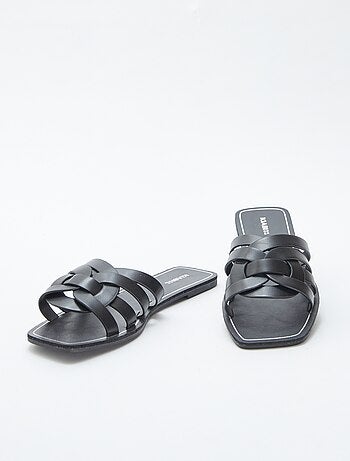 Sandalias con tiras cruzadas