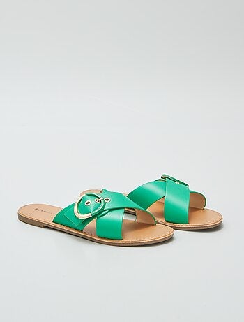 Sandalias con tiras cruzadas