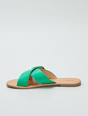 Sandalias con tiras cruzadas