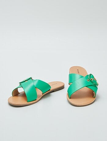 Sandalias con tiras cruzadas
