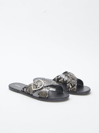 Sandalias con tiras cruzadas y estampado