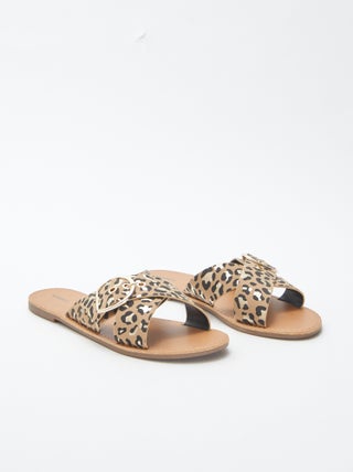 Sandalias con tiras cruzadas y estampado