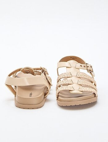 Sandalias con tiras de paja