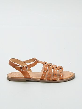 Sandalias con tiras de tachuelas