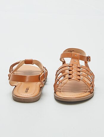 Sandalias con tiras de tachuelas