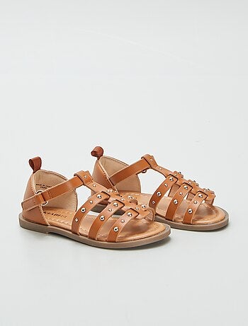 Sandalias con tiras de tachuelas
