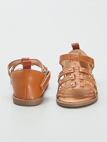 Sandalias con tiras de tachuelas