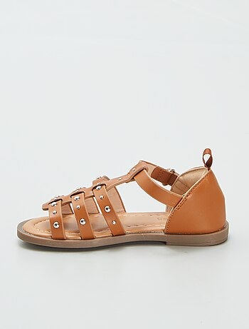Sandalias con tiras de tachuelas