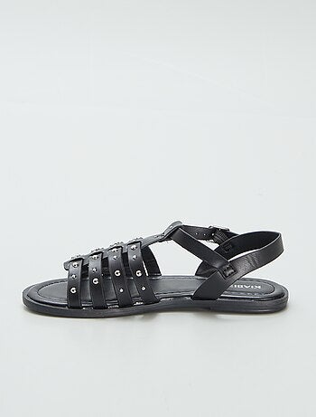 Sandalias con tiras de tachuelas
