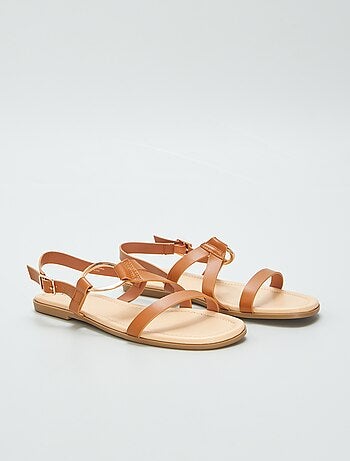 Sandalias con tiras