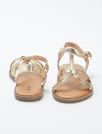 Sandalias con tiras plateadas