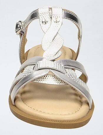 Sandalias con tiras trenzadas