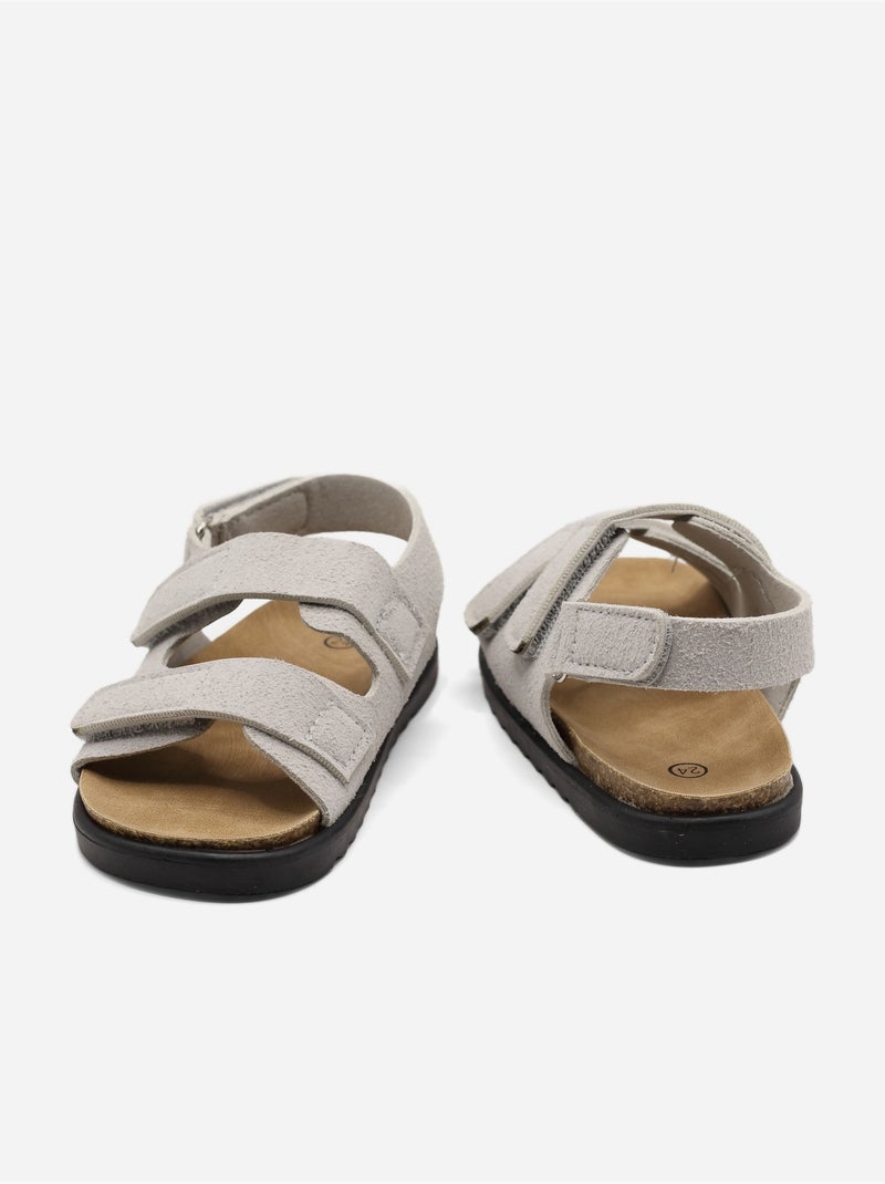 Sandalias con velcro Gris - Kiabi
