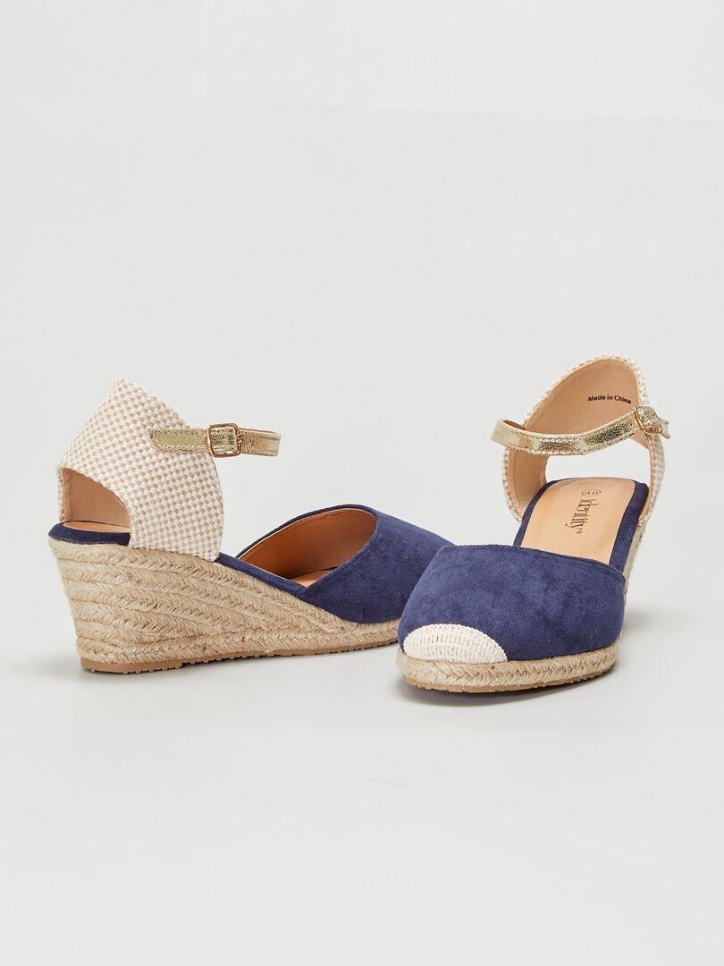 Sandalias de antelina con cuña azul navy Kiabi 22.00€