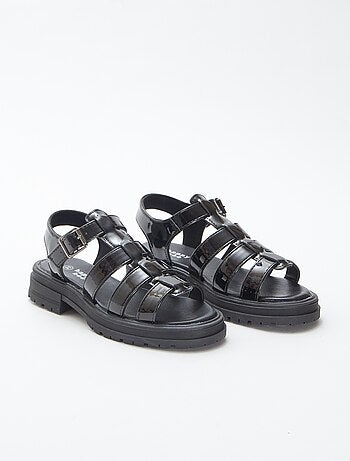 Sandalias de charol con tacón