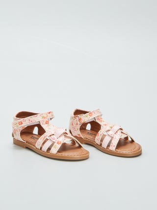 Sandalias de flores con tiras
