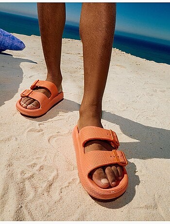 Sandalias de goma con doble hebilla