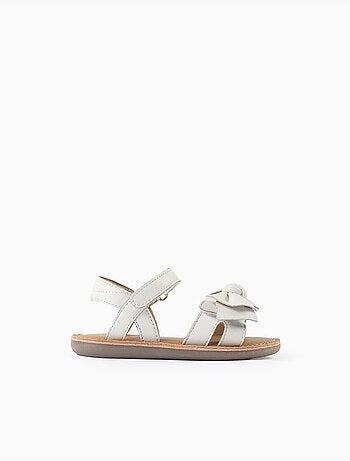 Sandalias de piel con lazo decorativo