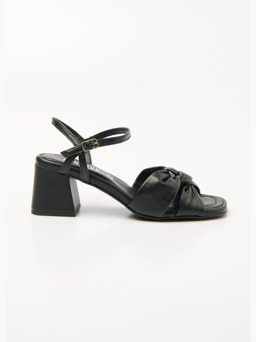 Sandalias de piel con tiras plisadas - AFIBEL - Kiabi