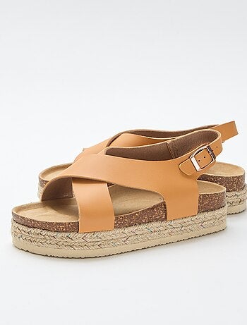 Sandalias de plataforma con tiras cruzadas