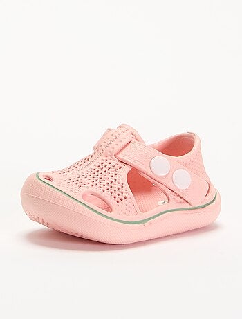 Sandalias de playa cerradas