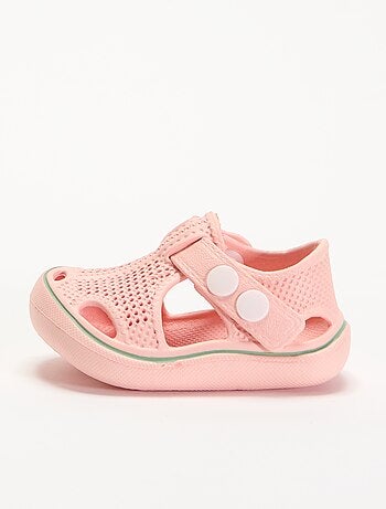 Sandalias de playa cerradas