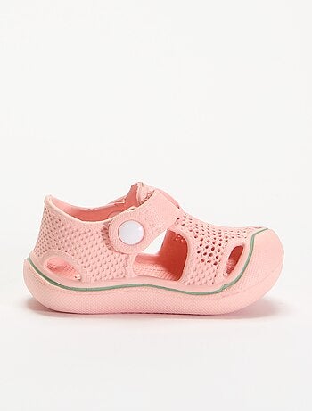 Sandalias de playa cerradas